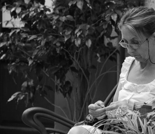 Zmęczona – Dzień Kobiet sprzed lat…