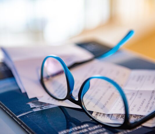 Minusy wzroku, plusy humoru – moje okulary i ja Minusy wzroku, plusy humoru – moje okulary i ja