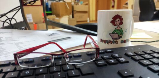 Pisarka wśród inżynierów – dzień pierwszy: Śrubki, Corel i poker face